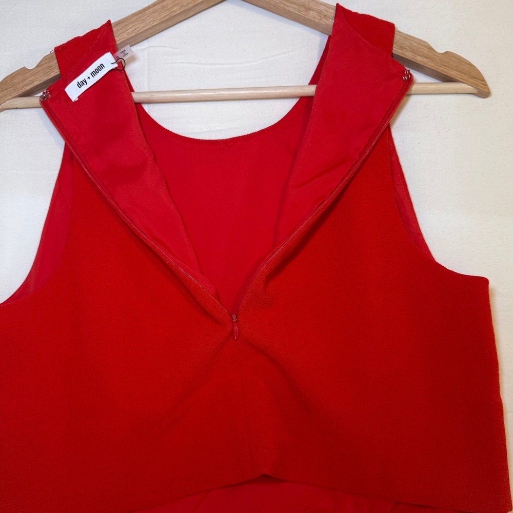 Day + Moon Red Sleeveless Crop Top Round Neck Back Zip Minimalist Small - Picture 5 of 6